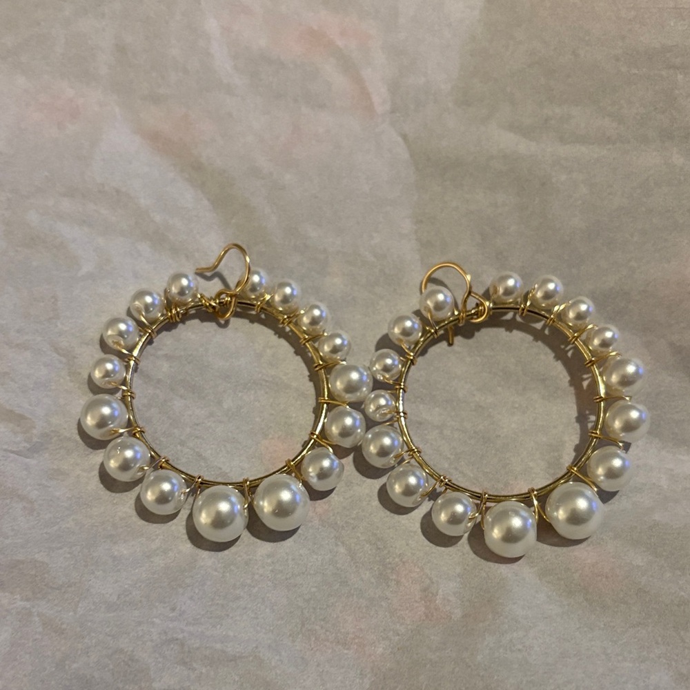 Elegant Gold and Pearl Hoop Earrings